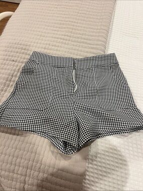 TCEC High-Waist Houndstooth Shorts — Black & White
Size: M